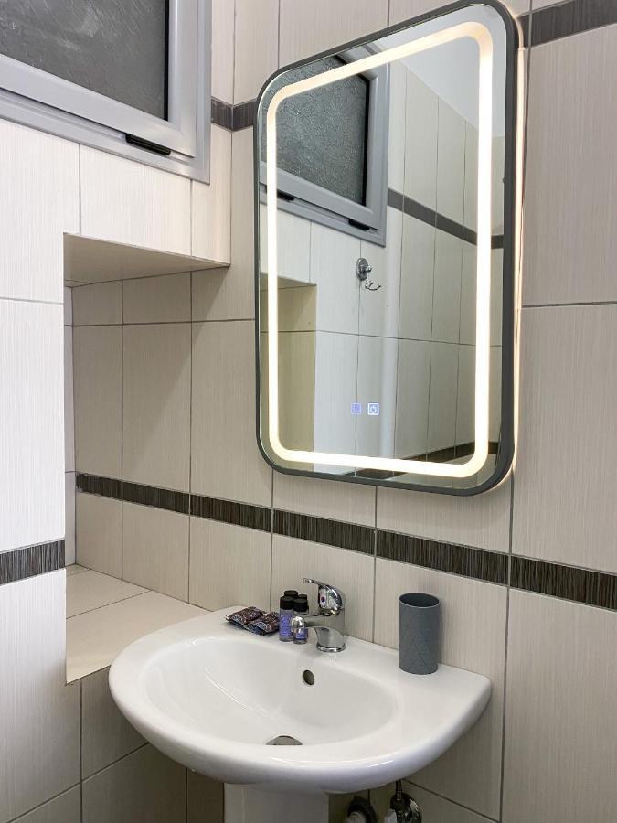 Dinos Apartaments Himare Exterior foto