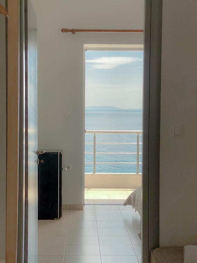 Dinos Apartaments Himare Exterior foto