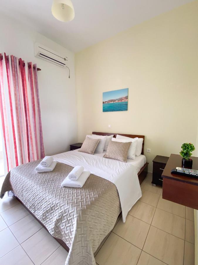 Dinos Apartaments Himare Exterior foto