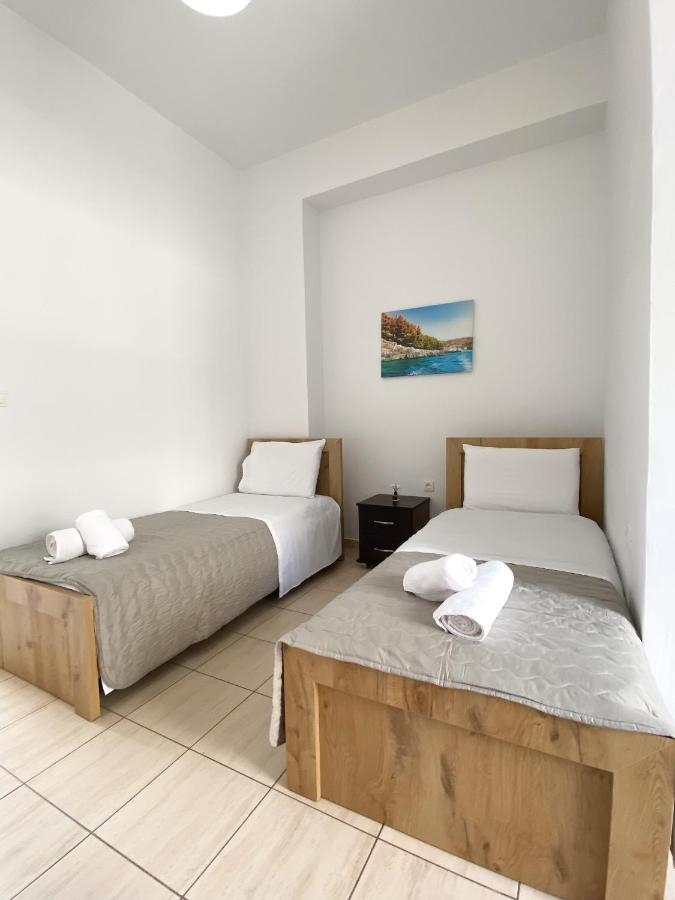 Dinos Apartaments Himare Exterior foto