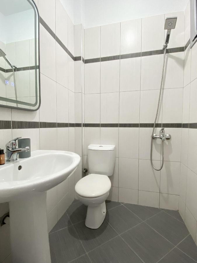 Dinos Apartaments Himare Exterior foto
