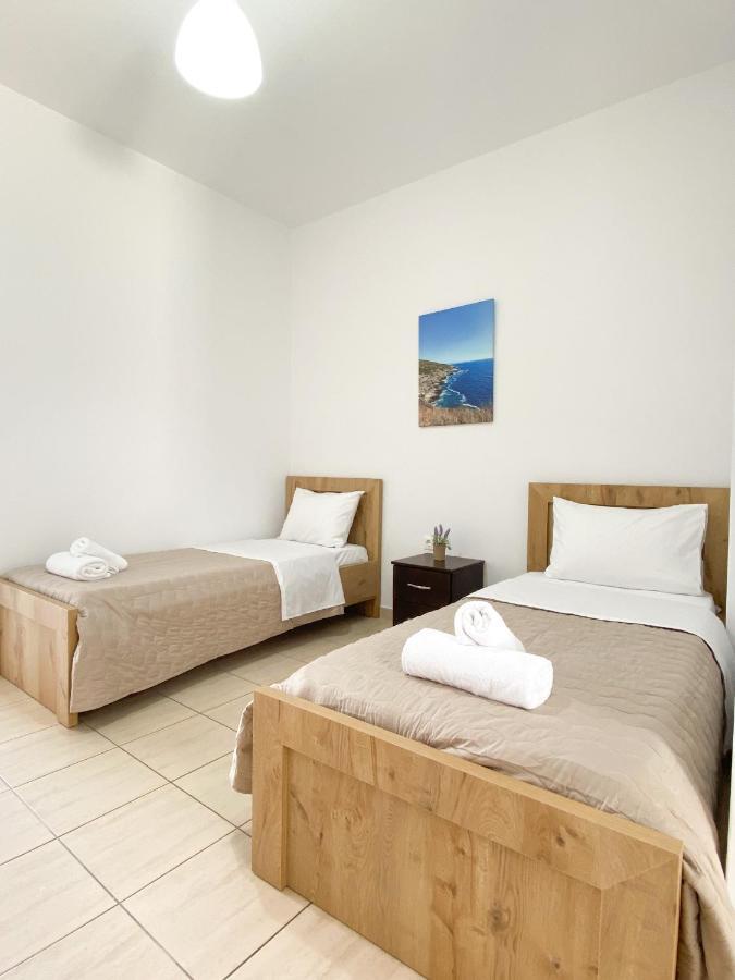 Dinos Apartaments Himare Exterior foto