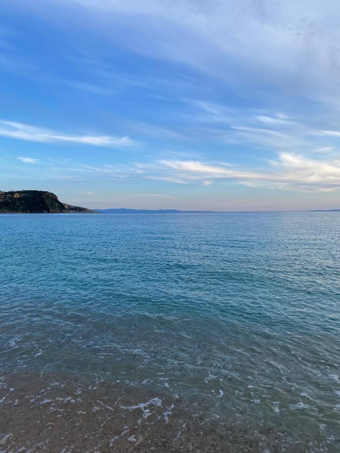 Dinos Apartaments Himare Exterior foto