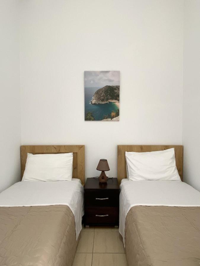 Dinos Apartaments Himare Exterior foto