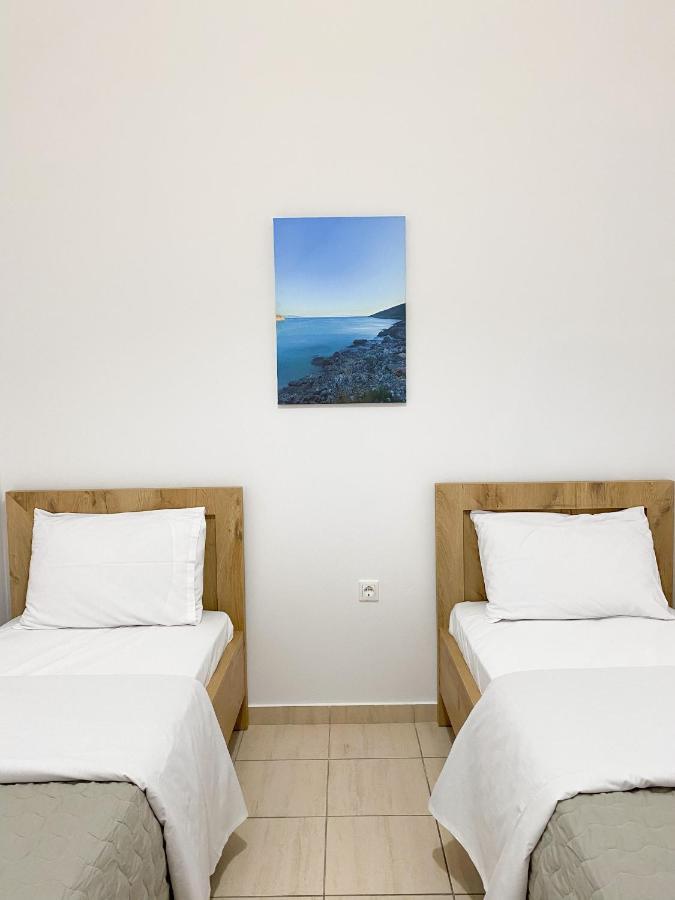 Dinos Apartaments Himare Exterior foto