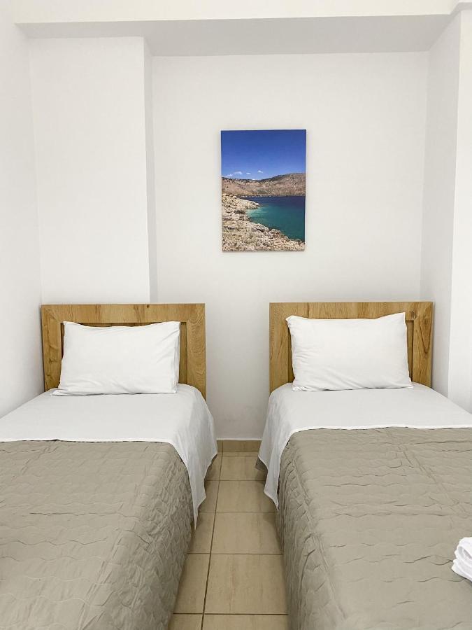 Dinos Apartaments Himare Exterior foto