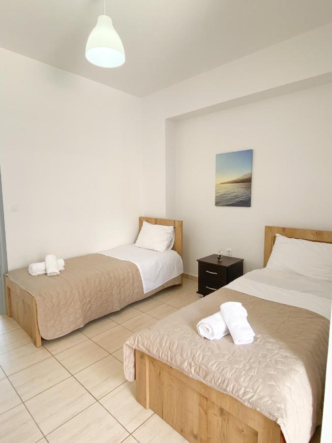 Dinos Apartaments Himare Exterior foto