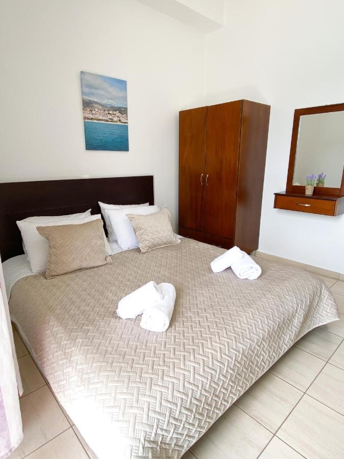 Dinos Apartaments Himare Exterior foto