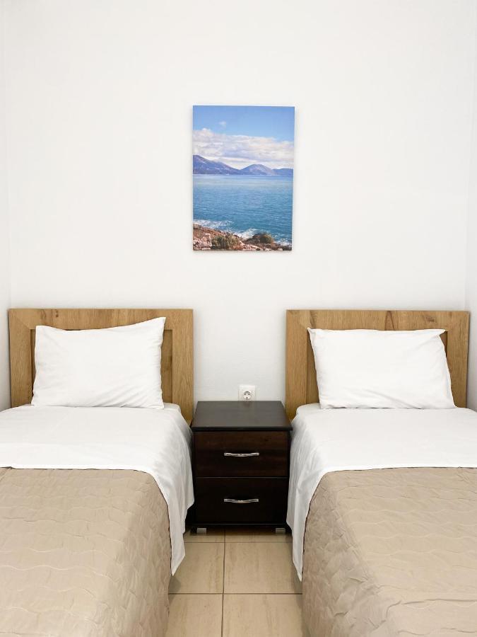 Dinos Apartaments Himare Exterior foto